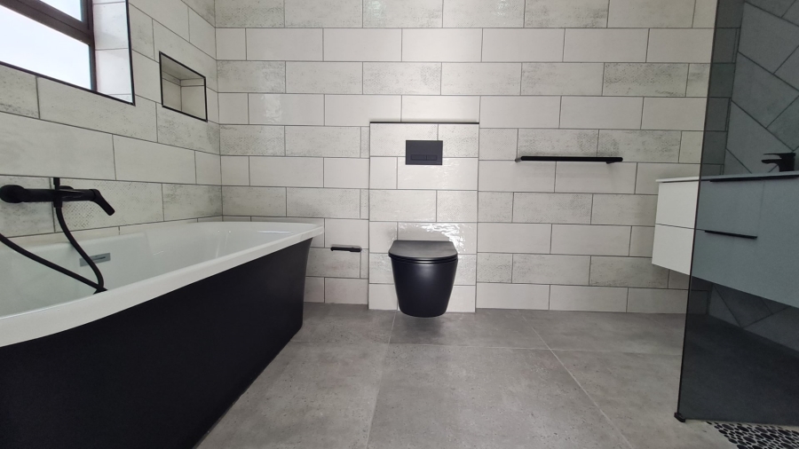 3 Bedroom Property for Sale in Dana Bay Western Cape